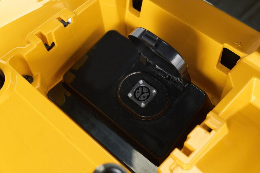 trattore da giardino a batteria - tornado 598e
